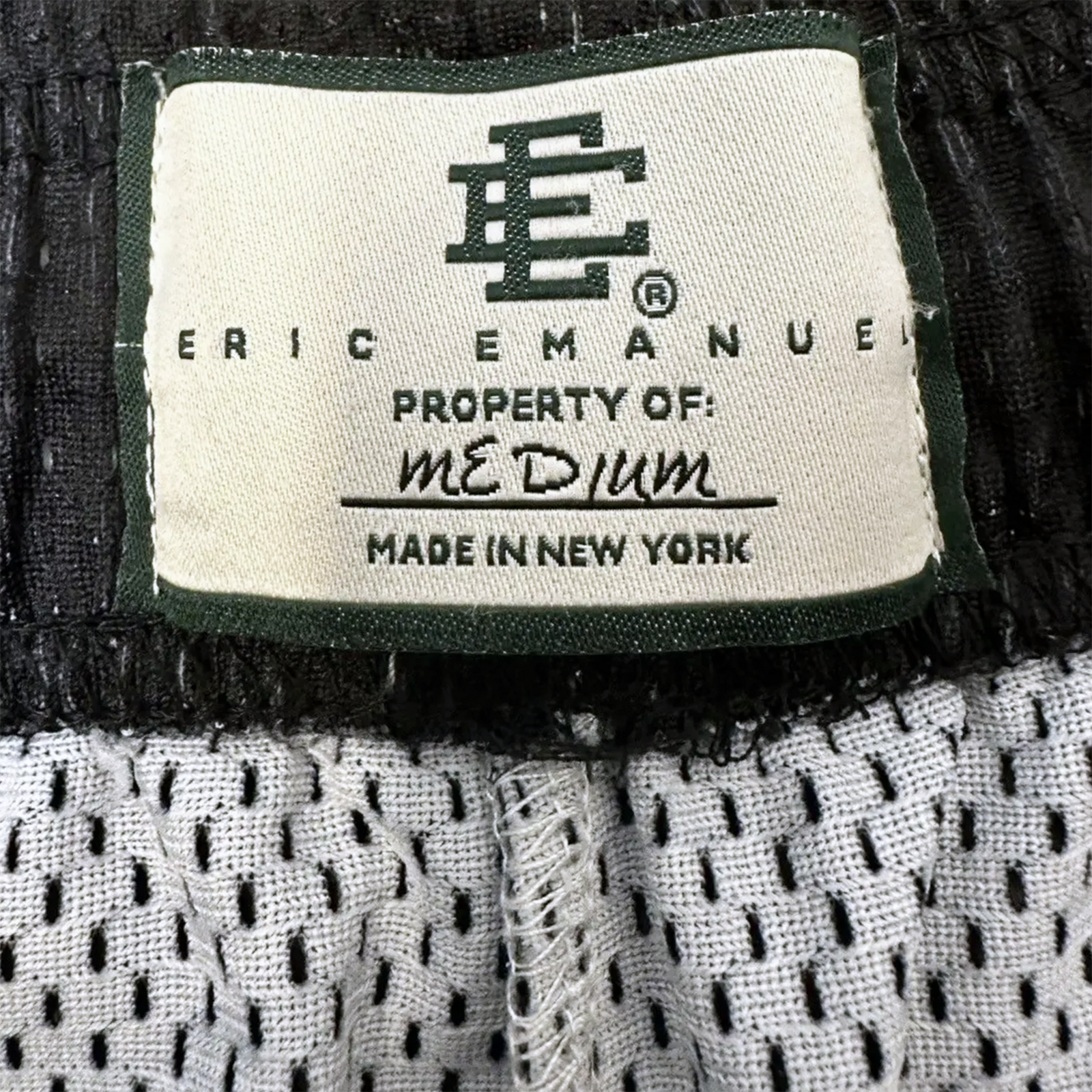 EE BASIC SHORTS BLACK SKYLINE