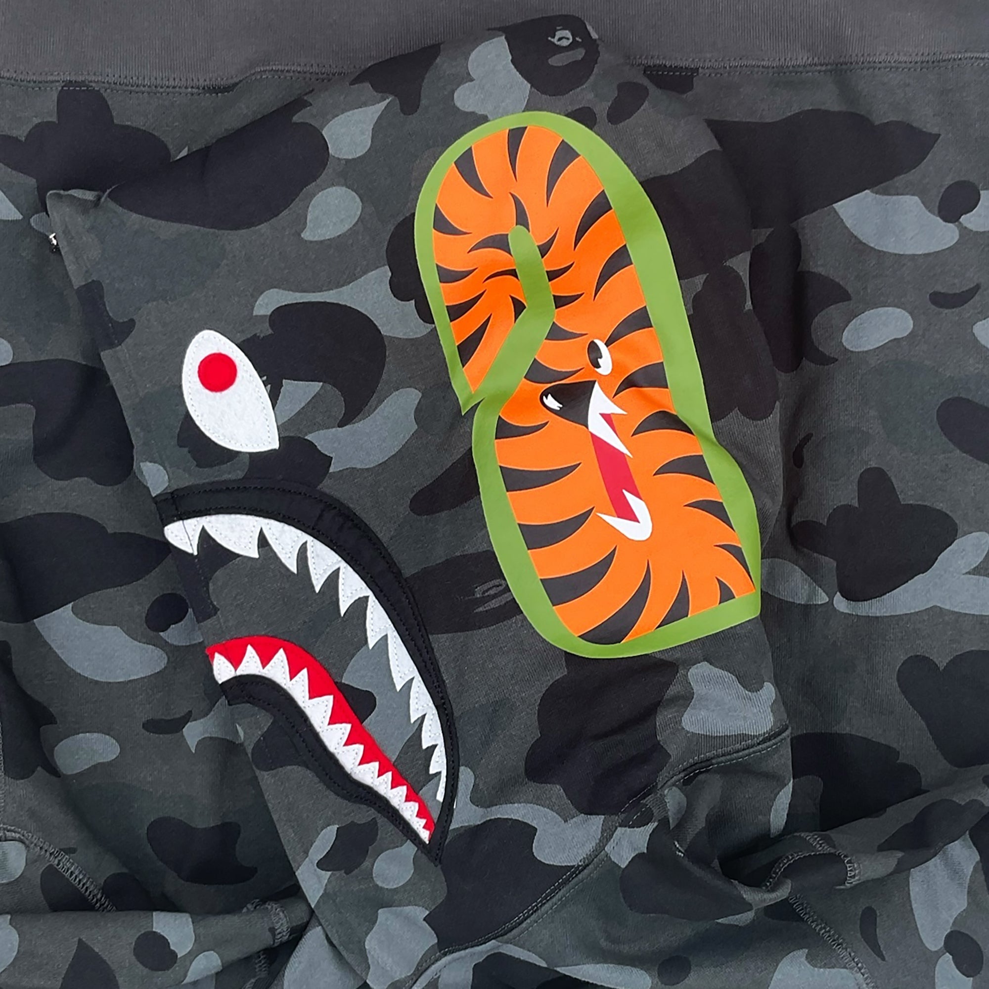 COLOR CAMO SHARK WGM HOODIE SWEATSHIRT BLACK | A BATHING APE