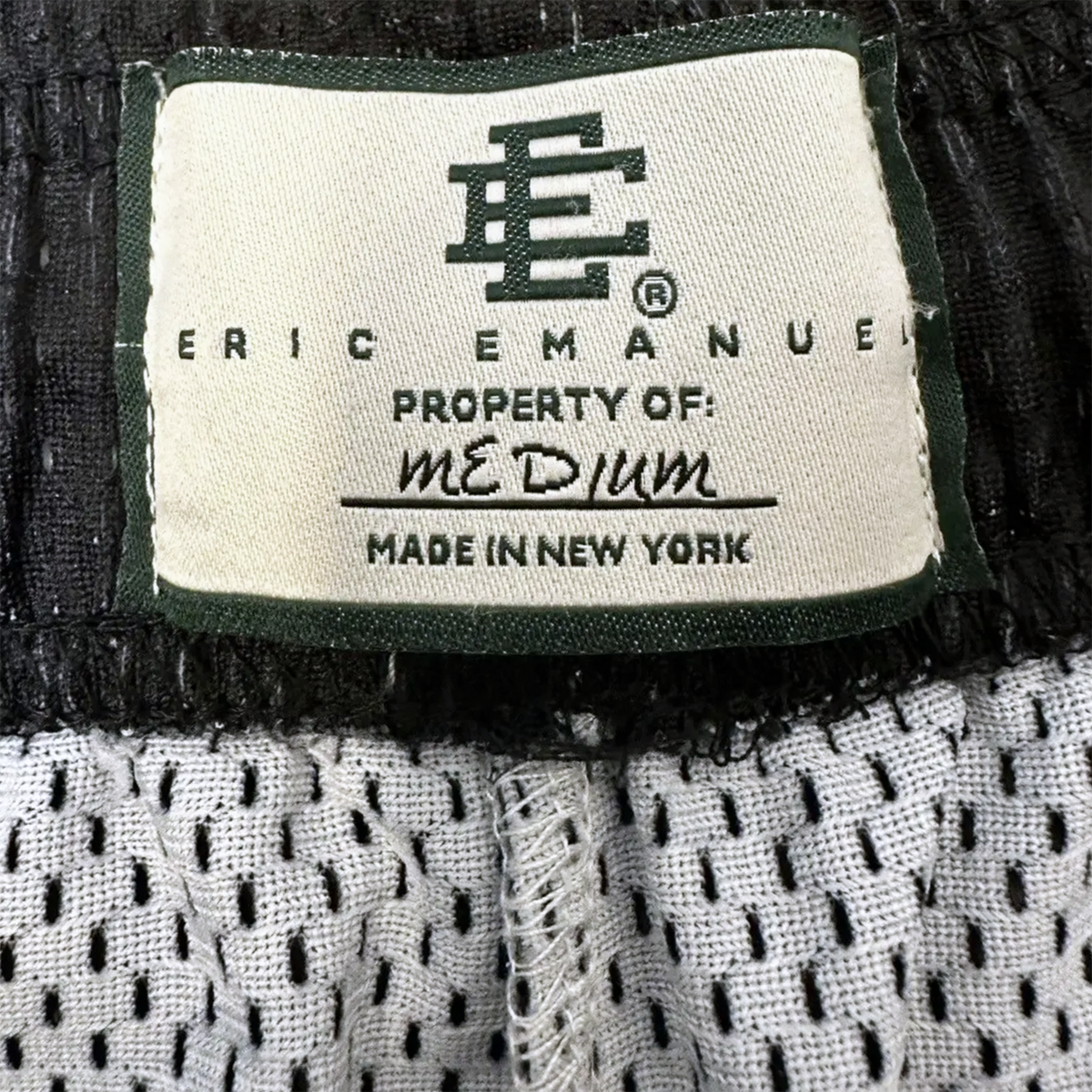 EE BASIC SHORTS BLACK SKYLINE