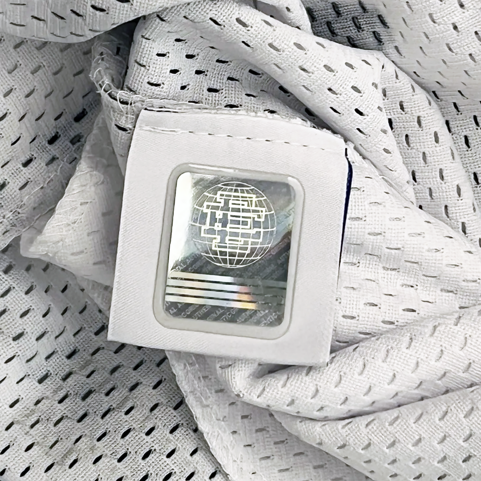 EE BASIC SHORTS WHITE SKYLINE