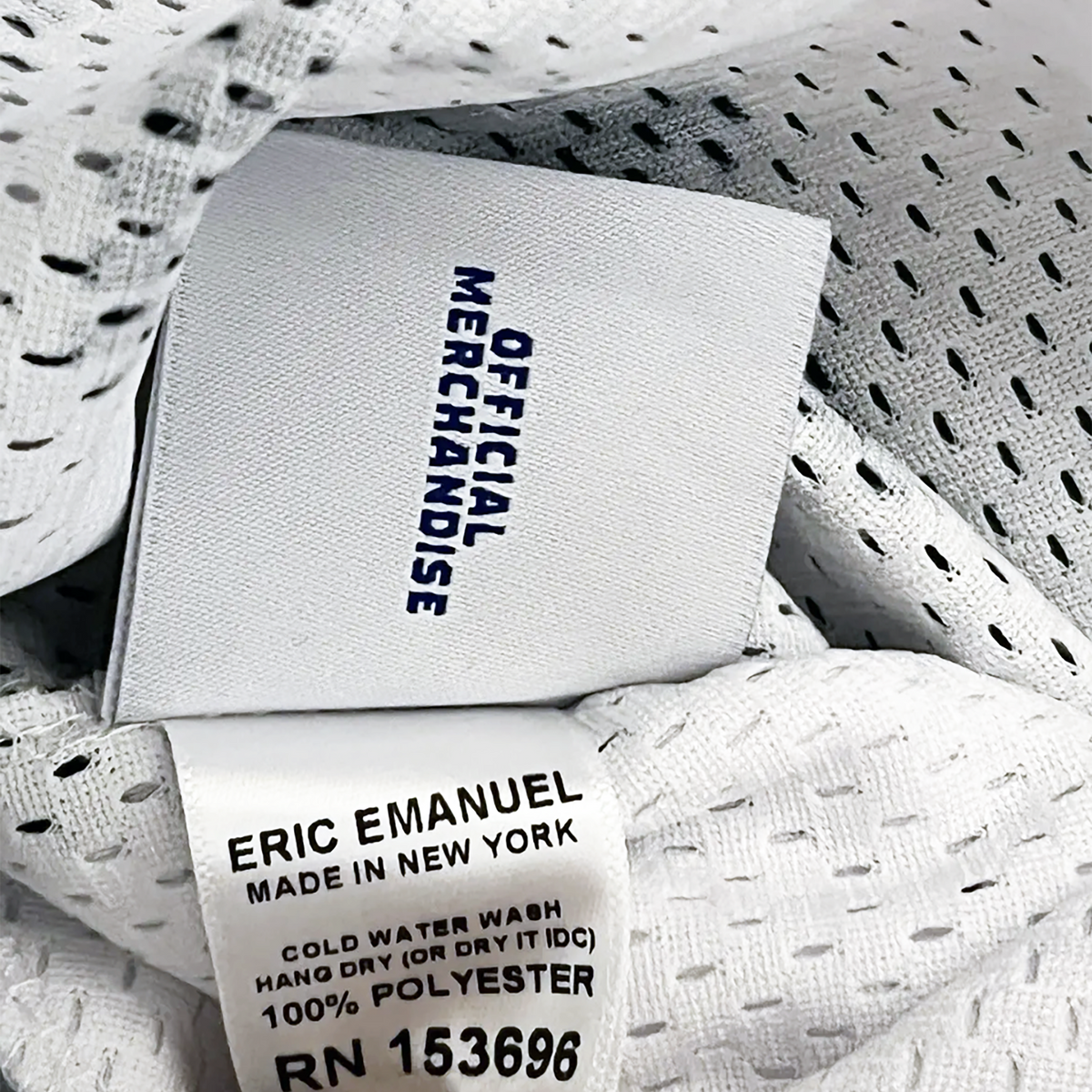 EE BASIC SHORTS WHITE SKYLINE